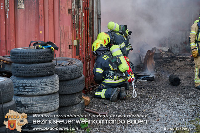20210723 Feuerwehr-Großeinsatz bei Brand einer Halle in Kottingbrunn Foto: © Bernd Taxberger 20210723 Feuerwehr-Großeinsatz bei Brand einer Halle in Kottingbrunn Foto: © Bernd Taxberger