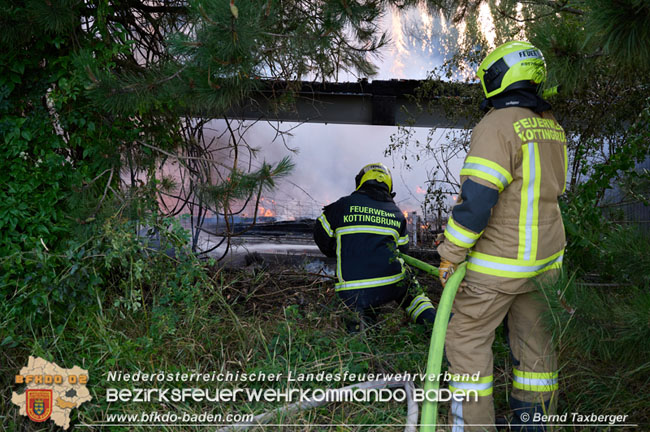 20210723 Feuerwehr-Großeinsatz bei Brand einer Halle in Kottingbrunn Foto: © Bernd Taxberger 20210723 Feuerwehr-Großeinsatz bei Brand einer Halle in Kottingbrunn Foto: © Bernd Taxberger