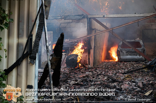 20210723 Feuerwehr-Großeinsatz bei Brand einer Halle in Kottingbrunn Foto: © Bernd Taxberger 20210723 Feuerwehr-Großeinsatz bei Brand einer Halle in Kottingbrunn Foto: © Bernd Taxberger