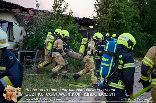 20210723 Feuerwehr-Großeinsatz bei Brand einer Halle in Kottingbrunn Foto: © Bernd Taxberger 20210723 Feuerwehr-Großeinsatz bei Brand einer Halle in Kottingbrunn Foto: © Bernd Taxberger
