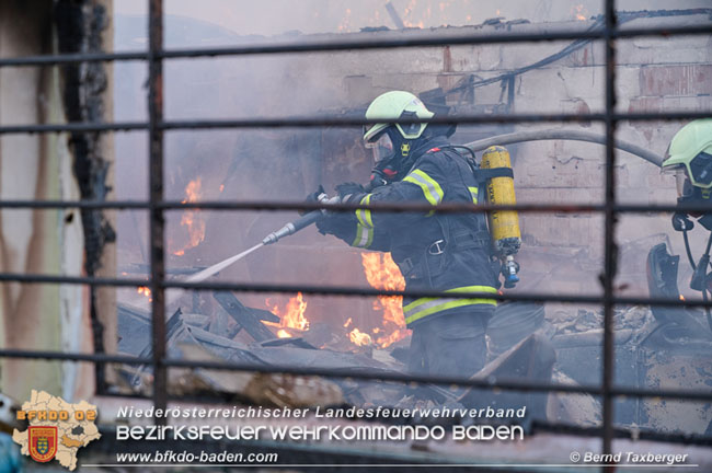 20210723 Feuerwehr-Großeinsatz bei Brand einer Halle in Kottingbrunn Foto: © Bernd Taxberger 20210723 Feuerwehr-Großeinsatz bei Brand einer Halle in Kottingbrunn Foto: © Bernd Taxberger