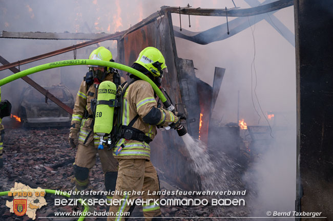 20210723 Feuerwehr-Großeinsatz bei Brand einer Halle in Kottingbrunn Foto: © Bernd Taxberger 20210723 Feuerwehr-Großeinsatz bei Brand einer Halle in Kottingbrunn Foto: © Bernd Taxberger
