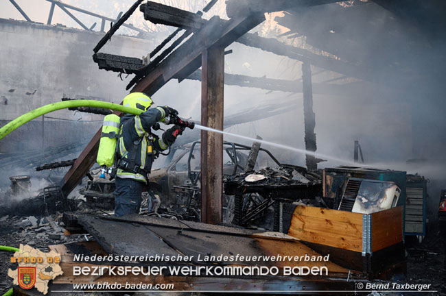 20210723 Feuerwehr-Großeinsatz bei Brand einer Halle in Kottingbrunn Foto: © Bernd Taxberger 20210723 Feuerwehr-Großeinsatz bei Brand einer Halle in Kottingbrunn Foto: © Bernd Taxberger