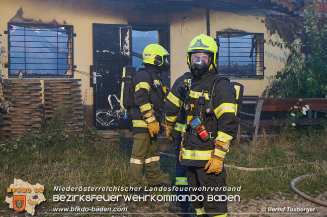 20210723 Feuerwehr-Großeinsatz bei Brand einer Halle in Kottingbrunn Foto: © Bernd Taxberger 20210723 Feuerwehr-Großeinsatz bei Brand einer Halle in Kottingbrunn Foto: © Bernd Taxberger
