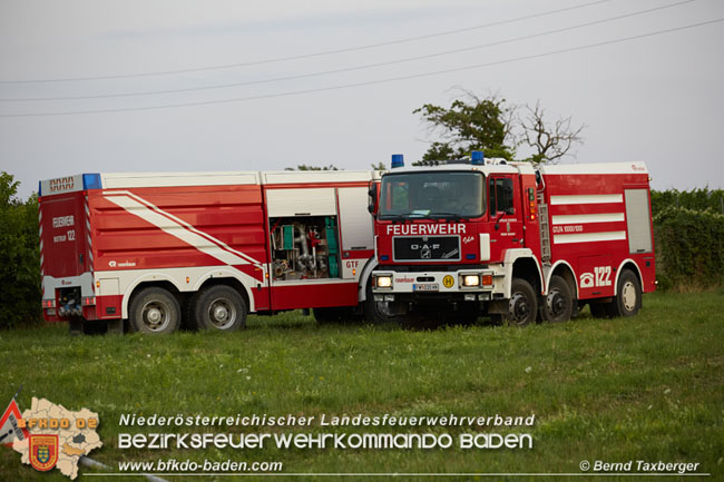 20210723 Feuerwehr-Großeinsatz bei Brand einer Halle in Kottingbrunn Foto: © Bernd Taxberger 20210723 Feuerwehr-Großeinsatz bei Brand einer Halle in Kottingbrunn Foto: © Bernd Taxberger