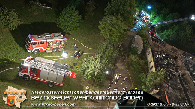 20210723 Feuerwehr-Großeinsatz bei Brand einer Halle in Kottingbrunn Foto: © Stefan Schneider 20210723 Feuerwehr-Großeinsatz bei Brand einer Halle in Kottingbrunn Foto: © Stefan Schneider