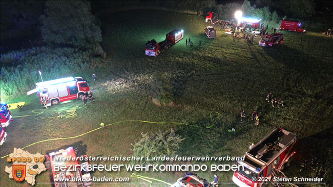 20210723 Feuerwehr-Großeinsatz bei Brand einer Halle in Kottingbrunn Foto: © Stefan Schneider 20210723 Feuerwehr-Großeinsatz bei Brand einer Halle in Kottingbrunn Foto: © Stefan Schneider