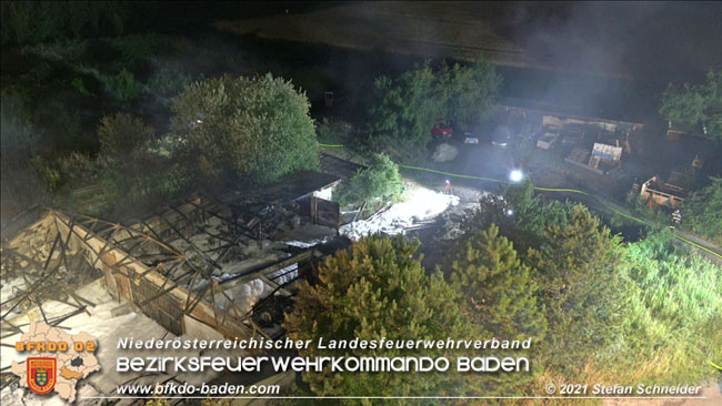 20210723 Feuerwehr-Großeinsatz bei Brand einer Halle in Kottingbrunn Foto: © Stefan Schneider 20210723 Feuerwehr-Großeinsatz bei Brand einer Halle in Kottingbrunn Foto: © Stefan Schneider