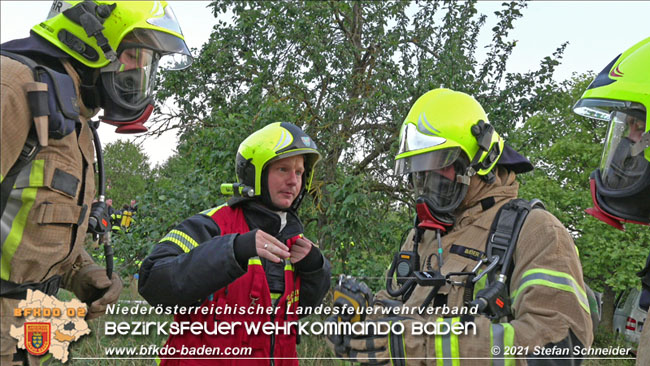 20210723 Feuerwehr-Großeinsatz bei Brand einer Halle in Kottingbrunn Foto: © Stefan Schneider 20210723 Feuerwehr-Großeinsatz bei Brand einer Halle in Kottingbrunn Foto: © Stefan Schneider