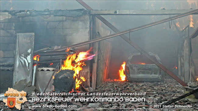 20210723 Feuerwehr-Großeinsatz bei Brand einer Halle in Kottingbrunn Foto: © Stefan Schneider 20210723 Feuerwehr-Großeinsatz bei Brand einer Halle in Kottingbrunn Foto: © Stefan Schneider