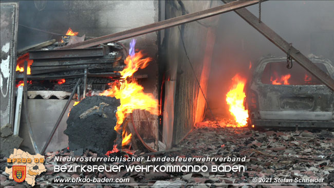 20210723 Feuerwehr-Großeinsatz bei Brand einer Halle in Kottingbrunn Foto: © Stefan Schneider 20210723 Feuerwehr-Großeinsatz bei Brand einer Halle in Kottingbrunn Foto: © Stefan Schneider