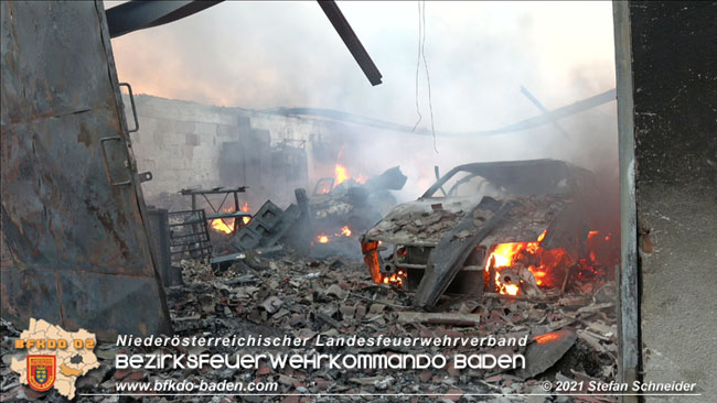 20210723 Feuerwehr-Großeinsatz bei Brand einer Halle in Kottingbrunn Foto: © Stefan Schneider 20210723 Feuerwehr-Großeinsatz bei Brand einer Halle in Kottingbrunn Foto: © Stefan Schneider