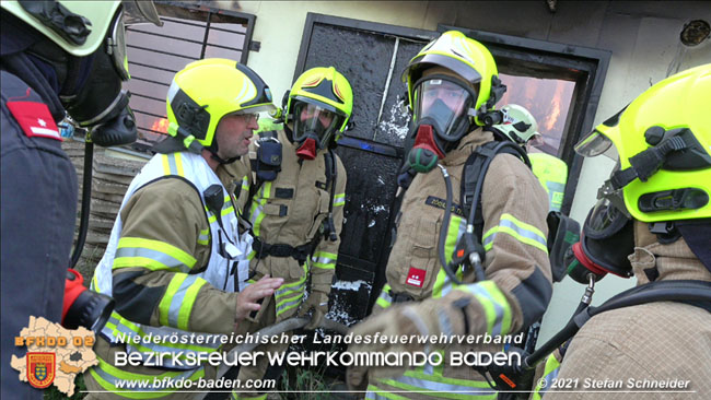 20210723 Feuerwehr-Großeinsatz bei Brand einer Halle in Kottingbrunn Foto: © Stefan Schneider 20210723 Feuerwehr-Großeinsatz bei Brand einer Halle in Kottingbrunn Foto: © Stefan Schneider