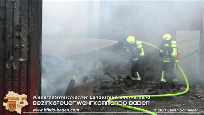 20210723 Feuerwehr-Großeinsatz bei Brand einer Halle in Kottingbrunn Foto: © Stefan Schneider 20210723 Feuerwehr-Großeinsatz bei Brand einer Halle in Kottingbrunn Foto: © Stefan Schneider