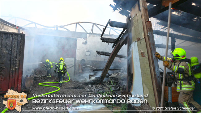 20210723 Feuerwehr-Großeinsatz bei Brand einer Halle in Kottingbrunn Foto: © Stefan Schneider 20210723 Feuerwehr-Großeinsatz bei Brand einer Halle in Kottingbrunn Foto: © Stefan Schneider