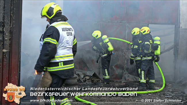 20210723 Feuerwehr-Großeinsatz bei Brand einer Halle in Kottingbrunn Foto: © Stefan Schneider 20210723 Feuerwehr-Großeinsatz bei Brand einer Halle in Kottingbrunn Foto: © Stefan Schneider