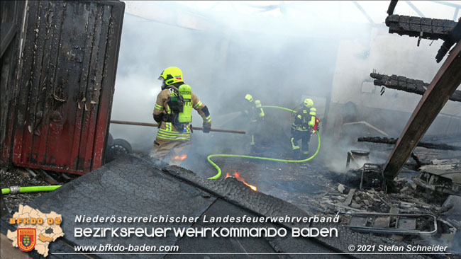 20210723 Feuerwehr-Großeinsatz bei Brand einer Halle in Kottingbrunn Foto: © Stefan Schneider 20210723 Feuerwehr-Großeinsatz bei Brand einer Halle in Kottingbrunn Foto: © Stefan Schneider