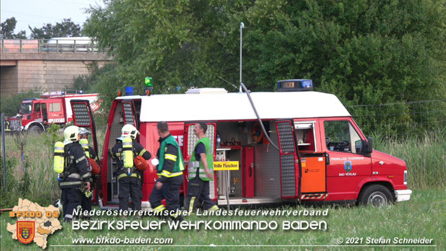 20210723 Feuerwehr-Großeinsatz bei Brand einer Halle in Kottingbrunn Foto: © Stefan Schneider 20210723 Feuerwehr-Großeinsatz bei Brand einer Halle in Kottingbrunn Foto: © Stefan Schneider