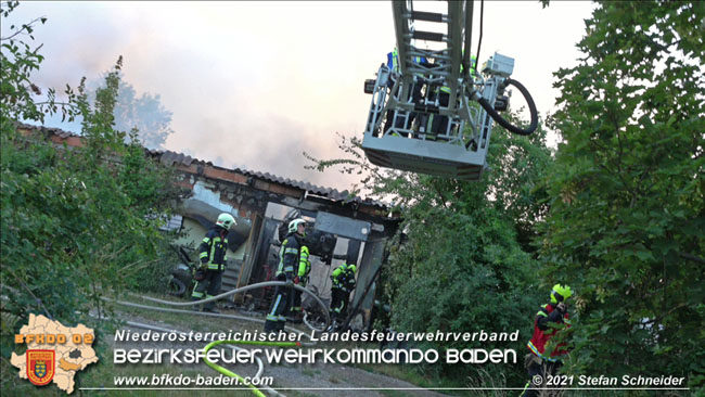 20210723 Feuerwehr-Großeinsatz bei Brand einer Halle in Kottingbrunn Foto: © Stefan Schneider 20210723 Feuerwehr-Großeinsatz bei Brand einer Halle in Kottingbrunn Foto: © Stefan Schneider