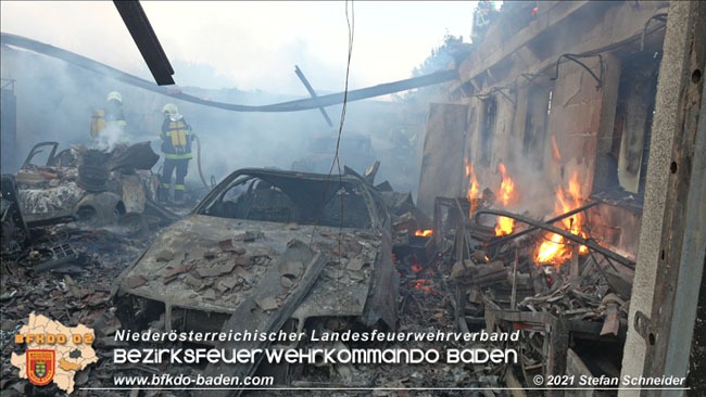 20210723 Feuerwehr-Großeinsatz bei Brand einer Halle in Kottingbrunn Foto: © Stefan Schneider 20210723 Feuerwehr-Großeinsatz bei Brand einer Halle in Kottingbrunn Foto: © Stefan Schneider