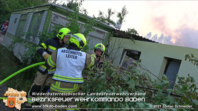 20210723 Feuerwehr-Großeinsatz bei Brand einer Halle in Kottingbrunn Foto: © Stefan Schneider 20210723 Feuerwehr-Großeinsatz bei Brand einer Halle in Kottingbrunn Foto: © Stefan Schneider
