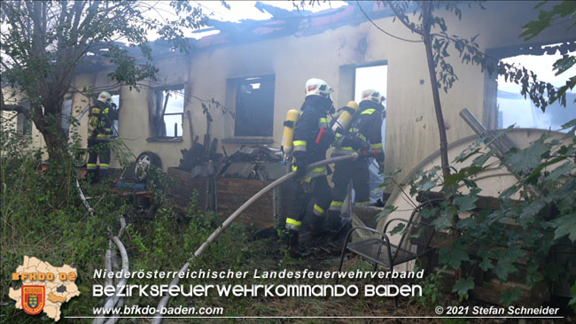 20210723 Feuerwehr-Großeinsatz bei Brand einer Halle in Kottingbrunn Foto: © Stefan Schneider 20210723 Feuerwehr-Großeinsatz bei Brand einer Halle in Kottingbrunn Foto: © Stefan Schneider