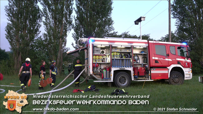 20210723 Feuerwehr-Großeinsatz bei Brand einer Halle in Kottingbrunn Foto: © Stefan Schneider 20210723 Feuerwehr-Großeinsatz bei Brand einer Halle in Kottingbrunn Foto: © Stefan Schneider