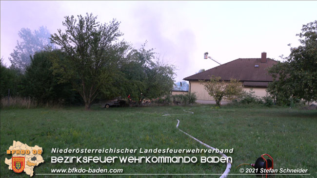 20210723 Feuerwehr-Großeinsatz bei Brand einer Halle in Kottingbrunn Foto: © Stefan Schneider 20210723 Feuerwehr-Großeinsatz bei Brand einer Halle in Kottingbrunn Foto: © Stefan Schneider