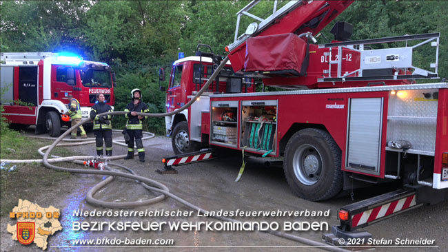 20210723 Feuerwehr-Großeinsatz bei Brand einer Halle in Kottingbrunn Foto: © Stefan Schneider 20210723 Feuerwehr-Großeinsatz bei Brand einer Halle in Kottingbrunn Foto: © Stefan Schneider