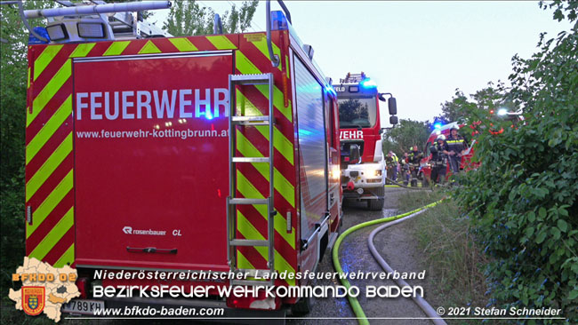 20210723 Feuerwehr-Großeinsatz bei Brand einer Halle in Kottingbrunn Foto: © Stefan Schneider 20210723 Feuerwehr-Großeinsatz bei Brand einer Halle in Kottingbrunn Foto: © Stefan Schneider