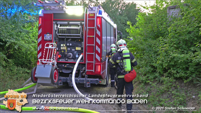 20210723 Feuerwehr-Großeinsatz bei Brand einer Halle in Kottingbrunn Foto: © Stefan Schneider 20210723 Feuerwehr-Großeinsatz bei Brand einer Halle in Kottingbrunn Foto: © Stefan Schneider