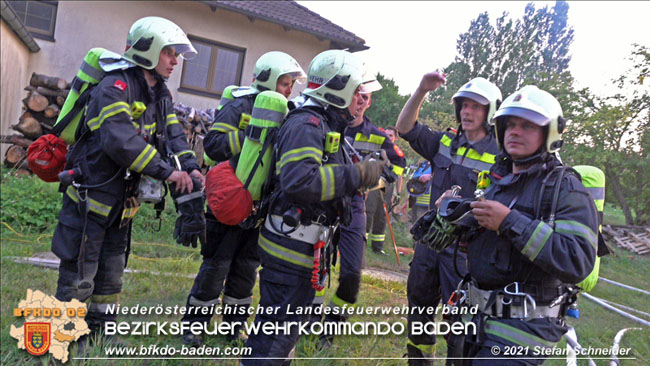 20210723 Feuerwehr-Großeinsatz bei Brand einer Halle in Kottingbrunn Foto: © Stefan Schneider 20210723 Feuerwehr-Großeinsatz bei Brand einer Halle in Kottingbrunn Foto: © Stefan Schneider