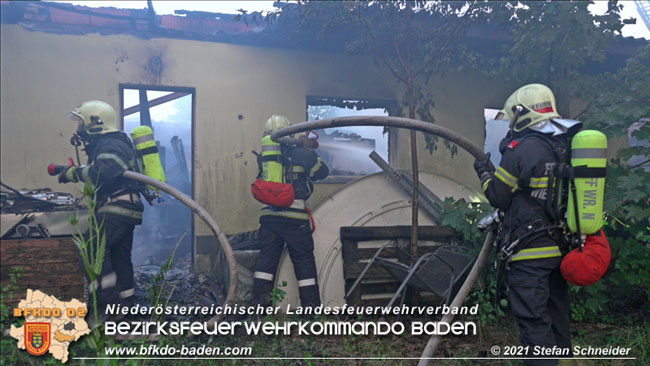 20210723 Feuerwehr-Großeinsatz bei Brand einer Halle in Kottingbrunn Foto: © Stefan Schneider 20210723 Feuerwehr-Großeinsatz bei Brand einer Halle in Kottingbrunn Foto: © Stefan Schneider