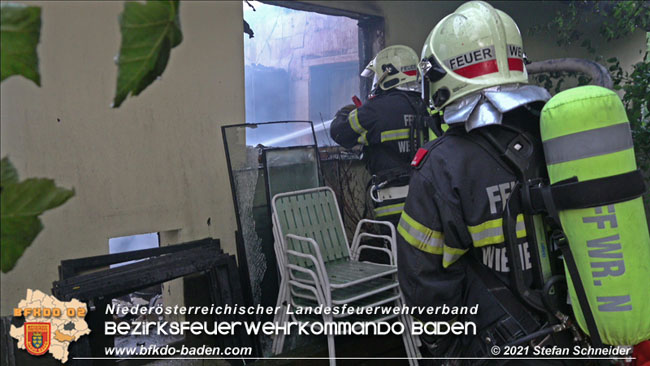 20210723 Feuerwehr-Großeinsatz bei Brand einer Halle in Kottingbrunn Foto: © Stefan Schneider 20210723 Feuerwehr-Großeinsatz bei Brand einer Halle in Kottingbrunn Foto: © Stefan Schneider