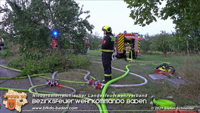 20210723 Feuerwehr-Großeinsatz bei Brand einer Halle in Kottingbrunn Foto: © Stefan Schneider 20210723 Feuerwehr-Großeinsatz bei Brand einer Halle in Kottingbrunn Foto: © Stefan Schneider