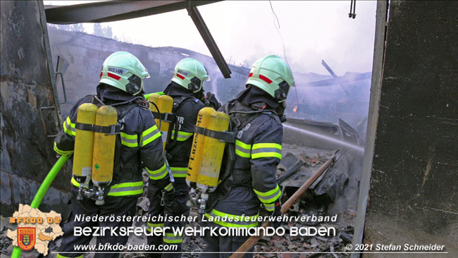 20210723 Feuerwehr-Großeinsatz bei Brand einer Halle in Kottingbrunn Foto: © Stefan Schneider 20210723 Feuerwehr-Großeinsatz bei Brand einer Halle in Kottingbrunn Foto: © Stefan Schneider
