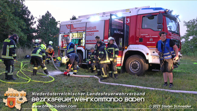 20210723 Feuerwehr-Großeinsatz bei Brand einer Halle in Kottingbrunn Foto: © Stefan Schneider 20210723 Feuerwehr-Großeinsatz bei Brand einer Halle in Kottingbrunn Foto: © Stefan Schneider