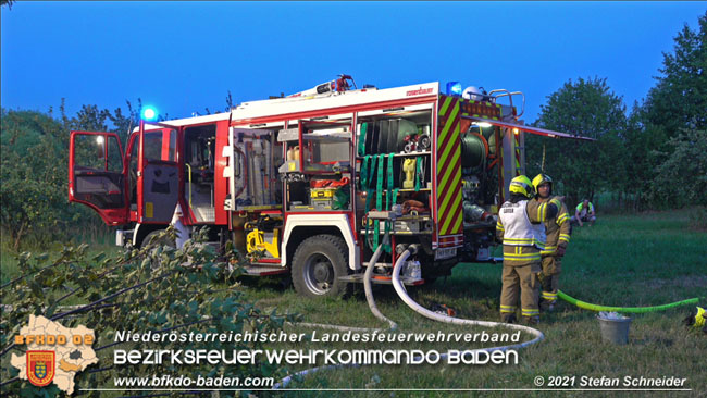 20210723 Feuerwehr-Großeinsatz bei Brand einer Halle in Kottingbrunn Foto: © Stefan Schneider 20210723 Feuerwehr-Großeinsatz bei Brand einer Halle in Kottingbrunn Foto: © Stefan Schneider