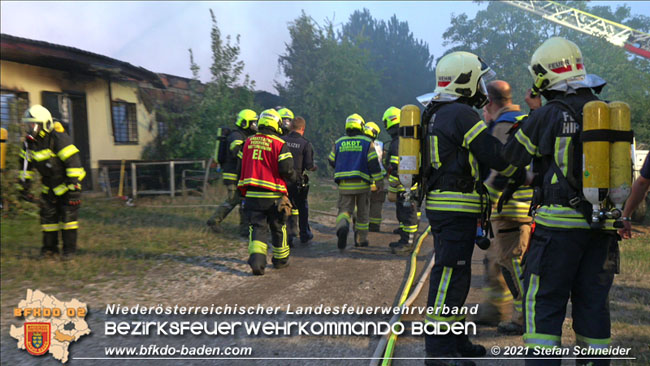 20210723 Feuerwehr-Großeinsatz bei Brand einer Halle in Kottingbrunn Foto: © Stefan Schneider 20210723 Feuerwehr-Großeinsatz bei Brand einer Halle in Kottingbrunn Foto: © Stefan Schneider