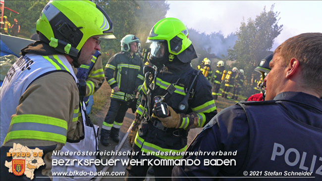 20210723 Feuerwehr-Großeinsatz bei Brand einer Halle in Kottingbrunn Foto: © Stefan Schneider 20210723 Feuerwehr-Großeinsatz bei Brand einer Halle in Kottingbrunn Foto: © Stefan Schneider