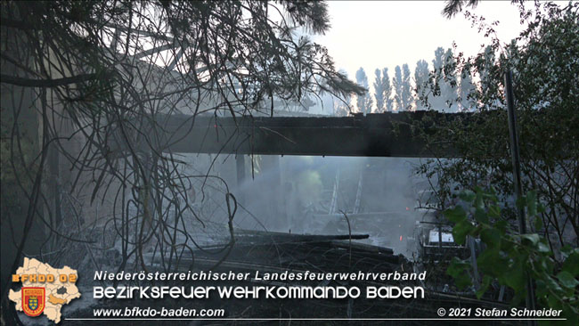 20210723 Feuerwehr-Großeinsatz bei Brand einer Halle in Kottingbrunn Foto: © Stefan Schneider 20210723 Feuerwehr-Großeinsatz bei Brand einer Halle in Kottingbrunn Foto: © Stefan Schneider