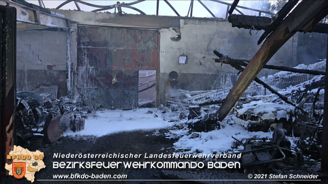 20210723 Feuerwehr-Großeinsatz bei Brand einer Halle in Kottingbrunn Foto: © Stefan Schneider 20210723 Feuerwehr-Großeinsatz bei Brand einer Halle in Kottingbrunn Foto: © Stefan Schneider