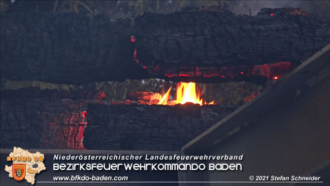 20210723 Feuerwehr-Großeinsatz bei Brand einer Halle in Kottingbrunn Foto: © Stefan Schneider 20210723 Feuerwehr-Großeinsatz bei Brand einer Halle in Kottingbrunn Foto: © Stefan Schneider