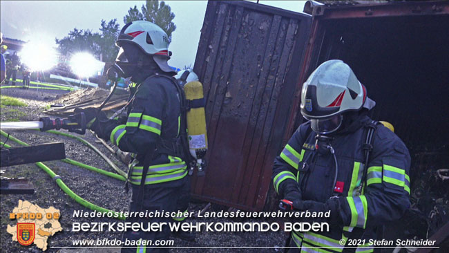 20210723 Feuerwehr-Großeinsatz bei Brand einer Halle in Kottingbrunn Foto: © Stefan Schneider 20210723 Feuerwehr-Großeinsatz bei Brand einer Halle in Kottingbrunn Foto: © Stefan Schneider