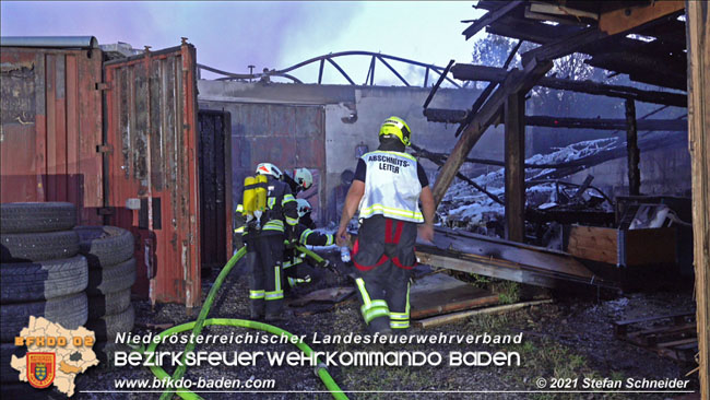 20210723 Feuerwehr-Großeinsatz bei Brand einer Halle in Kottingbrunn Foto: © Stefan Schneider 20210723 Feuerwehr-Großeinsatz bei Brand einer Halle in Kottingbrunn Foto: © Stefan Schneider