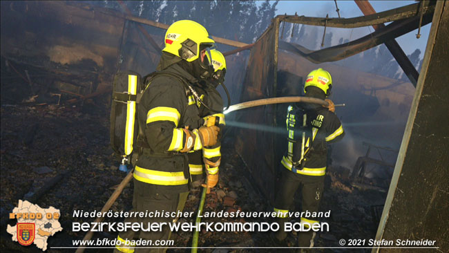 20210723 Feuerwehr-Großeinsatz bei Brand einer Halle in Kottingbrunn Foto: © Stefan Schneider 20210723 Feuerwehr-Großeinsatz bei Brand einer Halle in Kottingbrunn Foto: © Stefan Schneider