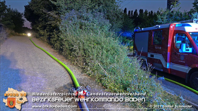 20210723 Feuerwehr-Großeinsatz bei Brand einer Halle in Kottingbrunn Foto: © Stefan Schneider 20210723 Feuerwehr-Großeinsatz bei Brand einer Halle in Kottingbrunn Foto: © Stefan Schneider
