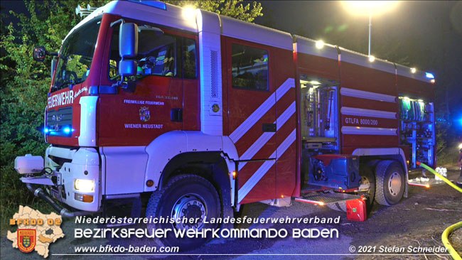 20210723 Feuerwehr-Großeinsatz bei Brand einer Halle in Kottingbrunn Foto: © Stefan Schneider 20210723 Feuerwehr-Großeinsatz bei Brand einer Halle in Kottingbrunn Foto: © Stefan Schneider