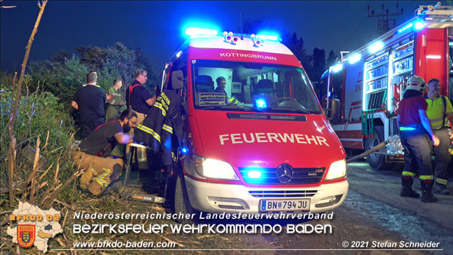 20210723 Feuerwehr-Großeinsatz bei Brand einer Halle in Kottingbrunn Foto: © Stefan Schneider 20210723 Feuerwehr-Großeinsatz bei Brand einer Halle in Kottingbrunn Foto: © Stefan Schneider