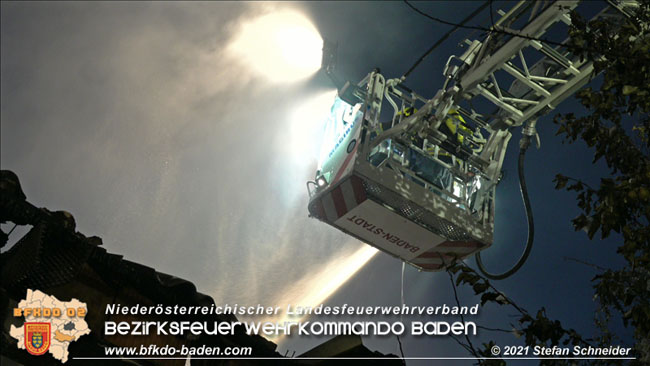 20210723 Feuerwehr-Großeinsatz bei Brand einer Halle in Kottingbrunn Foto: © Stefan Schneider 20210723 Feuerwehr-Großeinsatz bei Brand einer Halle in Kottingbrunn Foto: © Stefan Schneider